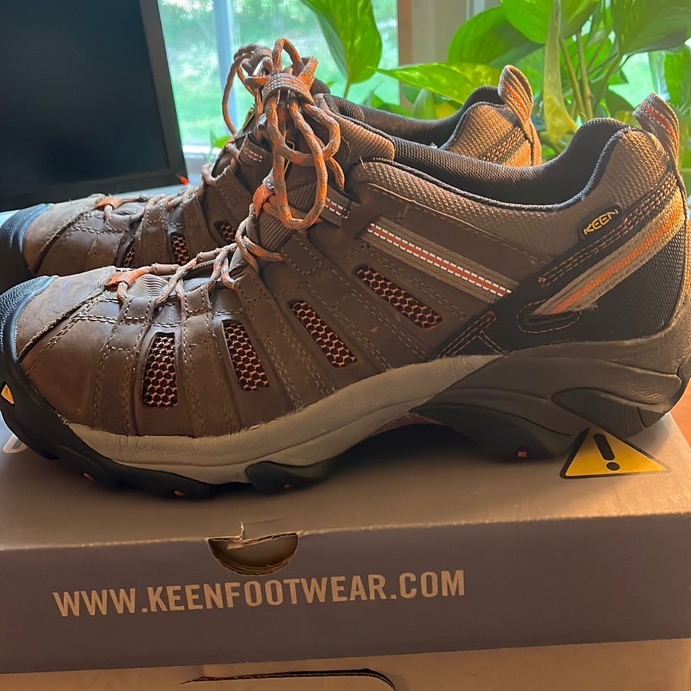 Keen Utility Footwear; Flint Low (steel toe) Men’s size 12 EE; brown/rust color